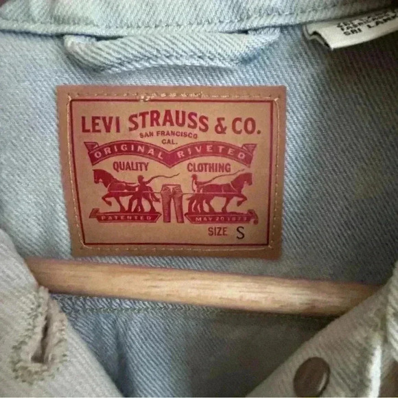 Levi Strauss & Co Light Wash Denim Jacket - Picture 4 of 5